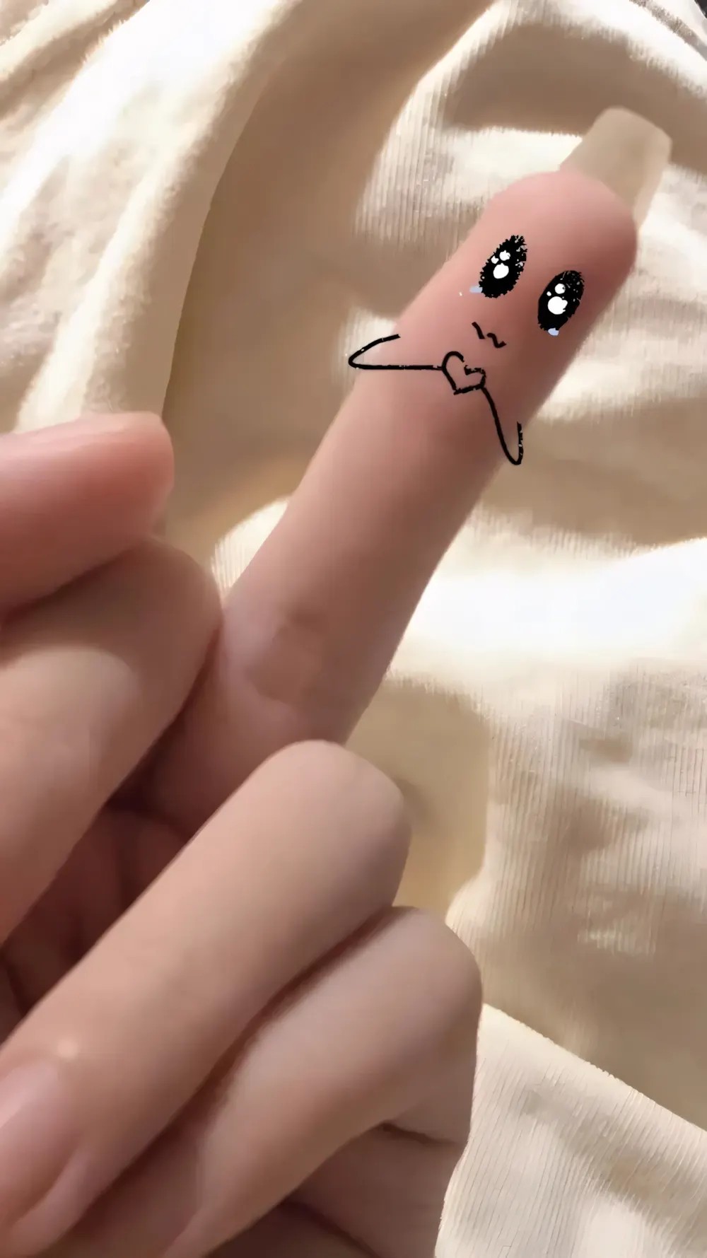 Một meme ngón giữa được thiết kế thân thiện