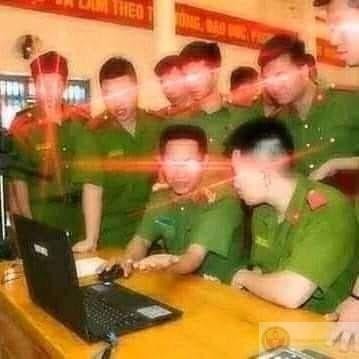 Meme công an đã xem lan truyền rộng rãi với tính châm biếm